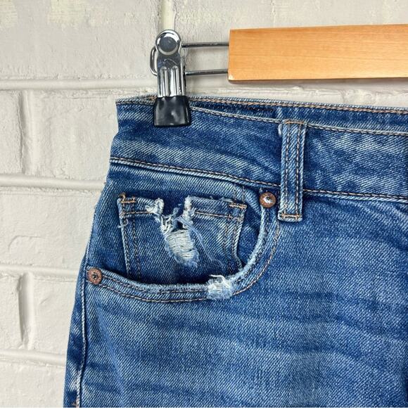 American Eagle High Rise Mom Straight Distressed Jeans Size 6 - Picture 8 of 11